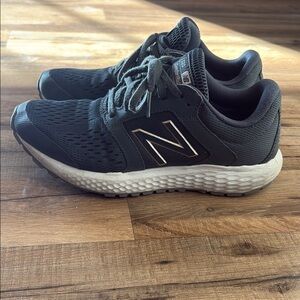 New Balance 520 Running Shoes - size 7